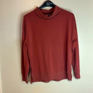 Danskin Cowlneck top size large in excellent condition